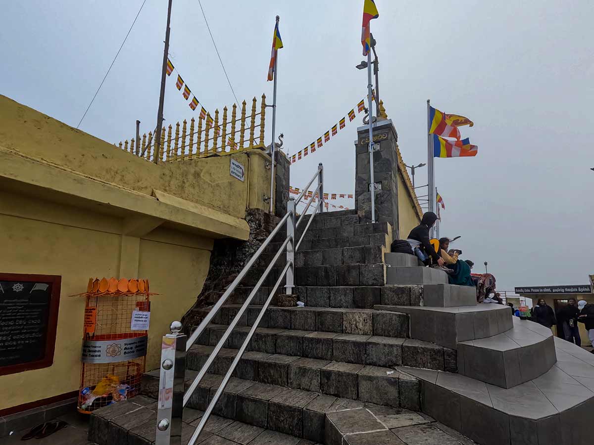 Adam's Peak Hatton Nallathanniya trail scenery