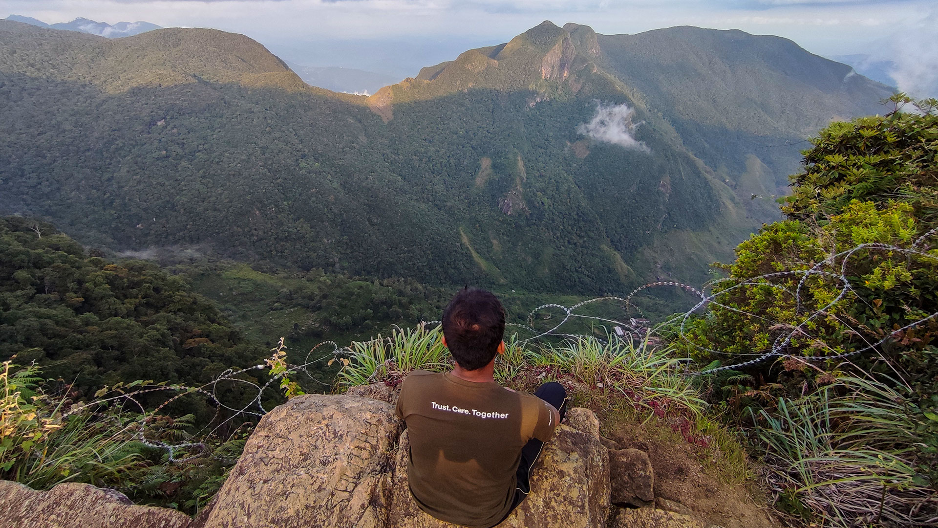 Great World's End cliff at Horton Plains with dramatic vertical drop